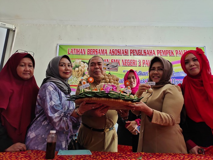 Latihan Bersama Asosiasi Pengusaha Pempek Palembang Dan SMK Negeri 3 Palembang